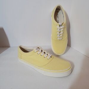 TOMS Fenix Lace up Banana Yellow washed Canvas  Size 10 New without box